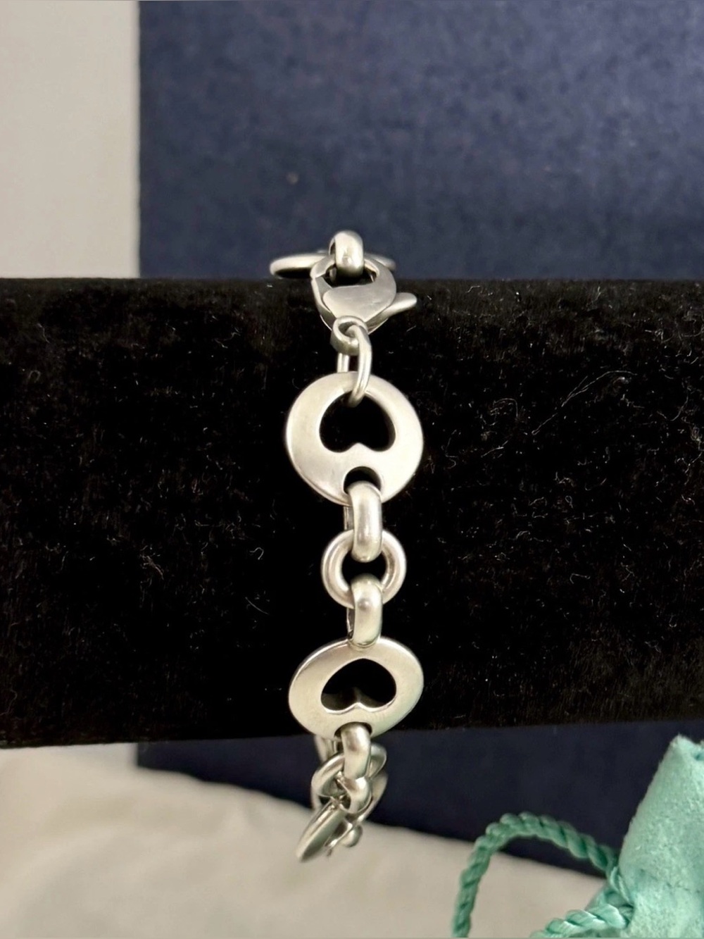 TIFFANY & CO. Vintage 1999 Sterling Silver Circle Open Heart Link Bracelet COA